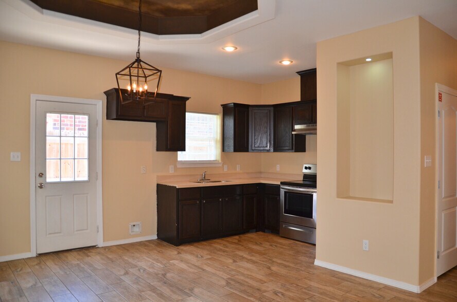 Building Photo - 3005 Basil Dr