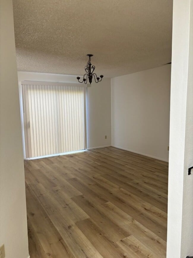 Building Photo - Beautiful 4 Bedroom, 3 Bathroom House Available Now!