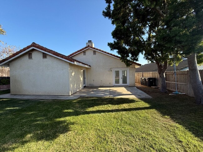 Building Photo - Rolling Hills Single Story Home Includes All Basic Utilities