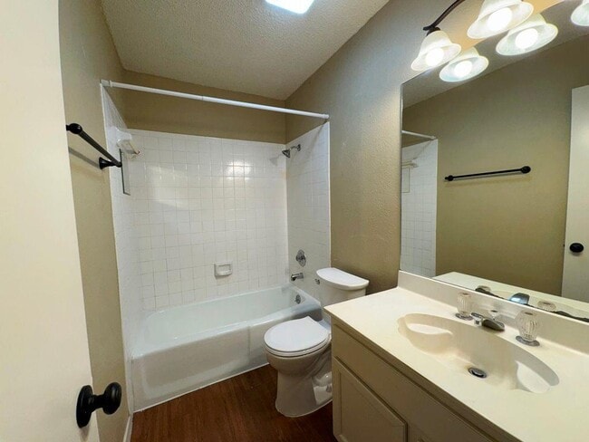 Building Photo - 1002 Great Britain Blvd