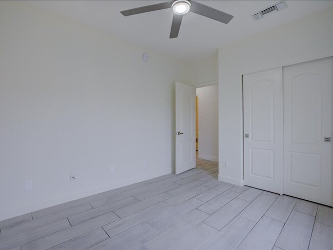 Building Photo - $500 OFF FIRST FULL MONTHS RENT!