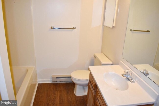 Building Photo - 955 Orchard Dr