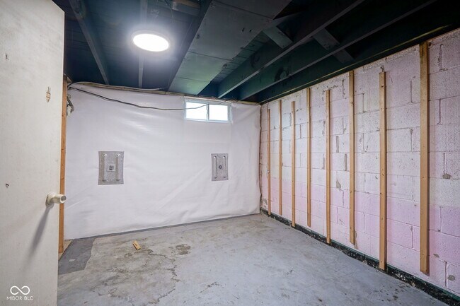 Building Photo - 5159 E 16th St