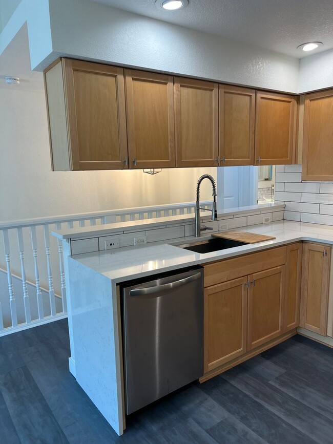Building Photo - 437 Harris Ln