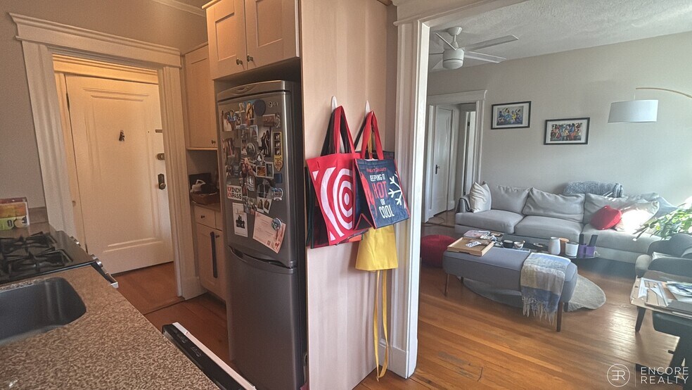 Building Photo - 110 Riverway