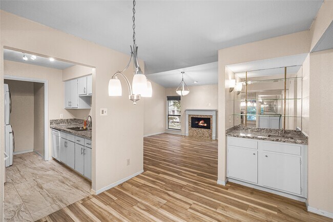 Building Photo - 1818 Augusta Dr