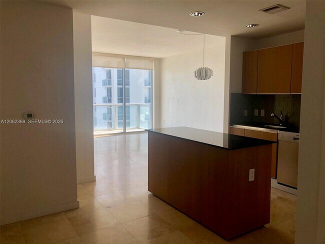Building Photo - 1050 Brickell Ave