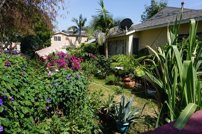 Building Photo - 14122 Delano St