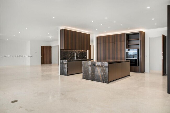 Building Photo - 5 Grove Isle Dr