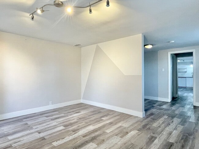 Building Photo - 415 N Main St