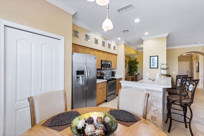 Building Photo - ** HERITAGE BAY ** 2 BED / 2 BATH - CONDO ...