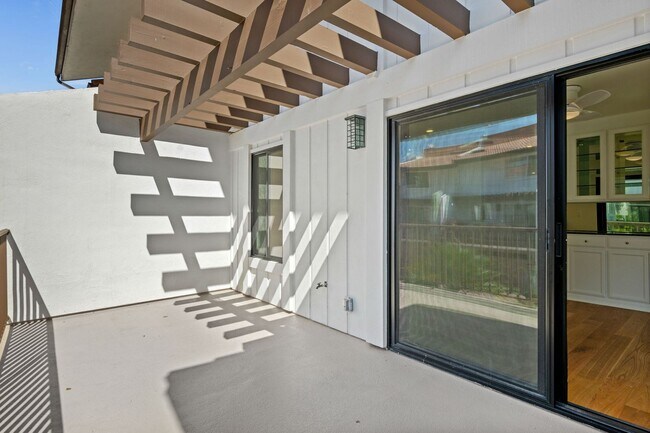 Building Photo - Fully Remodeled 2 Bed, 2 Bath East Beach T...