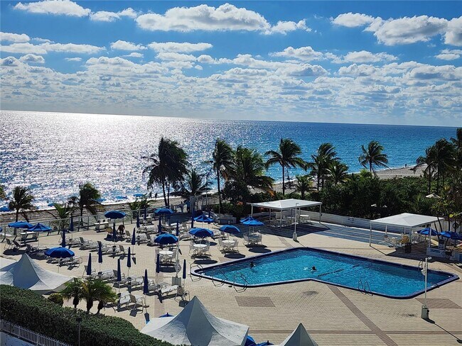 Building Photo - 2030 S Ocean Dr