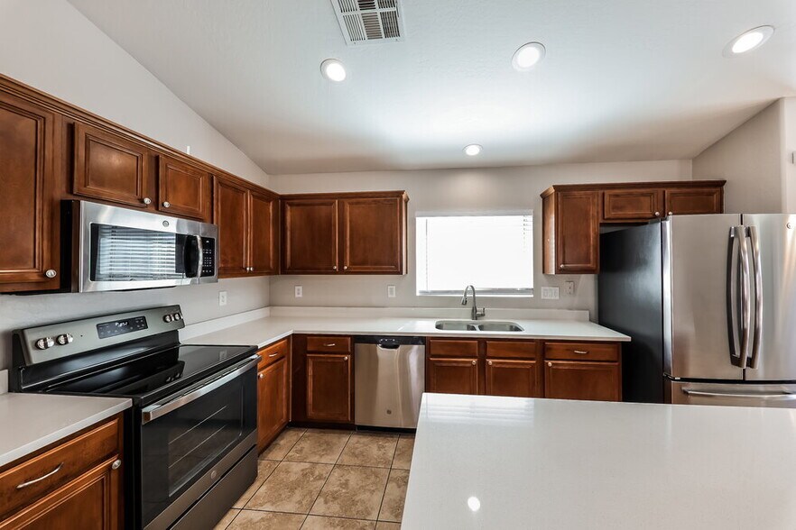 Building Photo - 1018 S 166th Dr