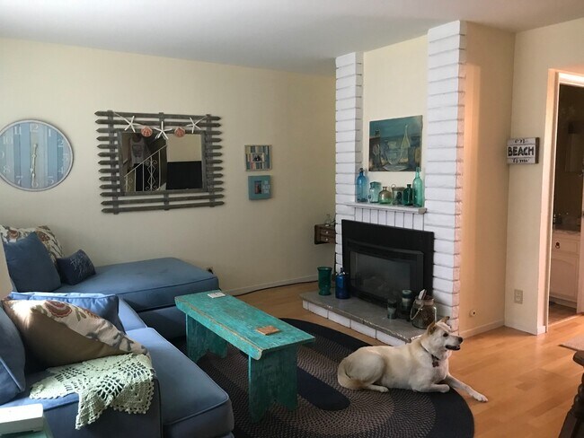 Building Photo - Condo in Grover Heights!  Great Location