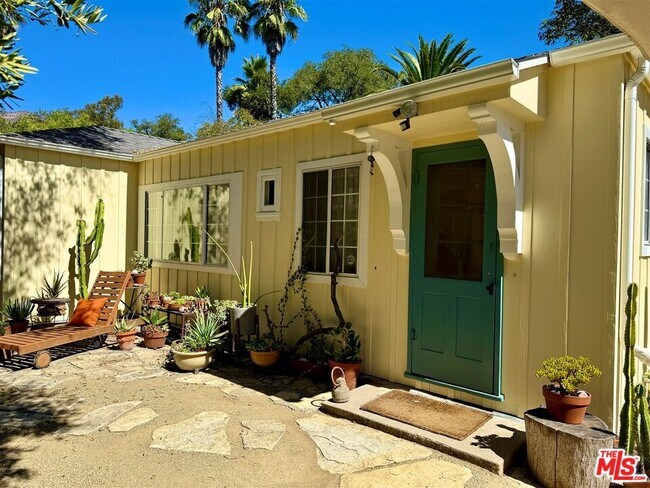 Building Photo - 314 W Aliso St