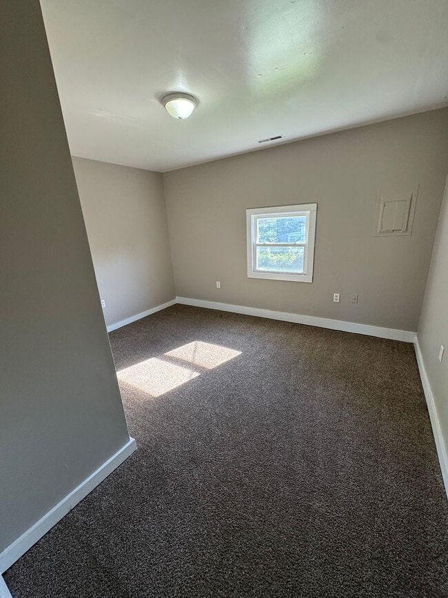 Building Photo - 411 Boltz St