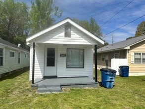 Building Photo - 2 Bedroom 1 Bath
