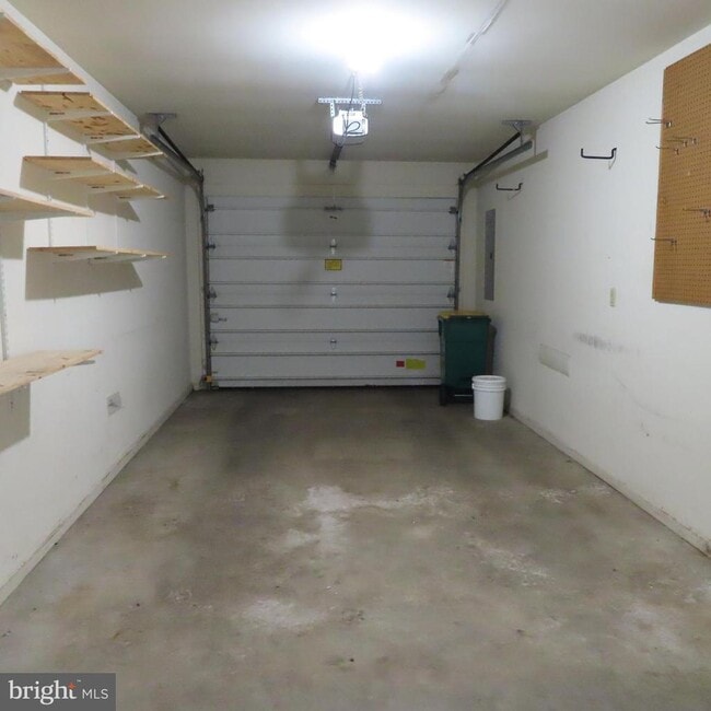 Building Photo - 11 Beacon Ct