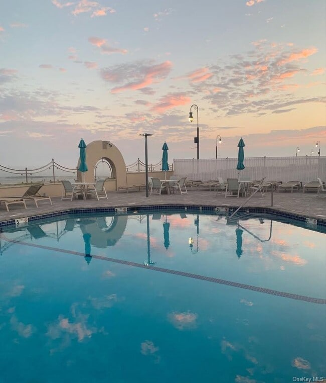 Building Photo - 360 Shore Rd