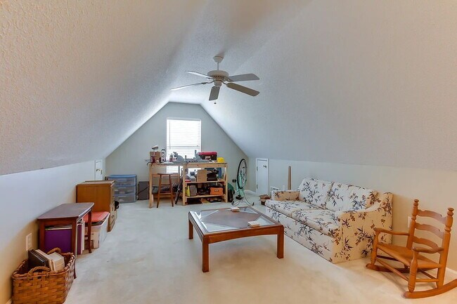 Building Photo - The perfect 3 bed, 2 bath home located in ...