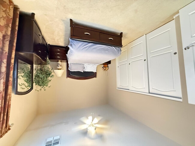 Building Photo - 1928 W Spur Dr