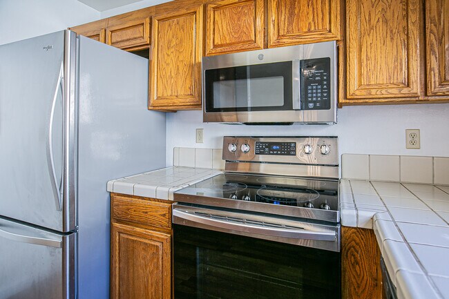 Building Photo - 1912 Magdalena Cir