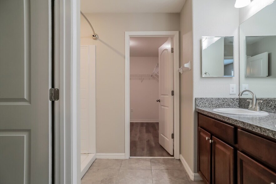 Building Photo - 11184 Leland Groves Dr