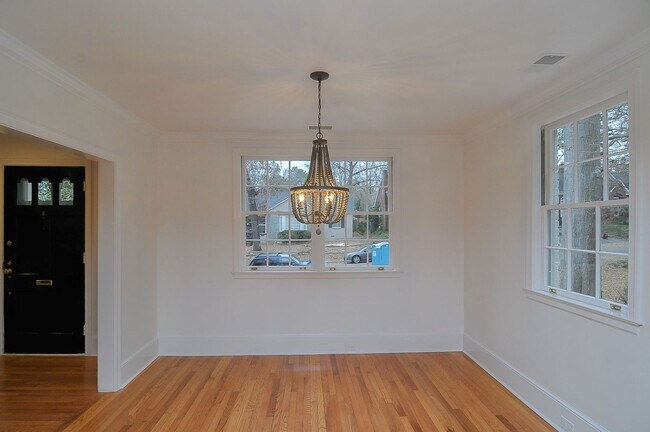 Building Photo - Beautiful 3 bedroom/2 bath house in highly desirable Shandon location! Available June 2026!