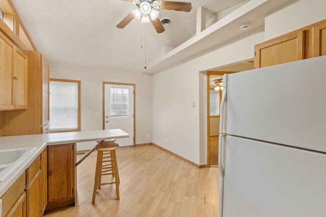 Building Photo - Modern 2-Bedroom Apartment in Hale with Fireplace, Soaking Tub & Premium Amenities