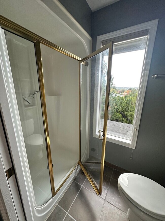 Building Photo - Argay Terrace Day Ranch with Views!