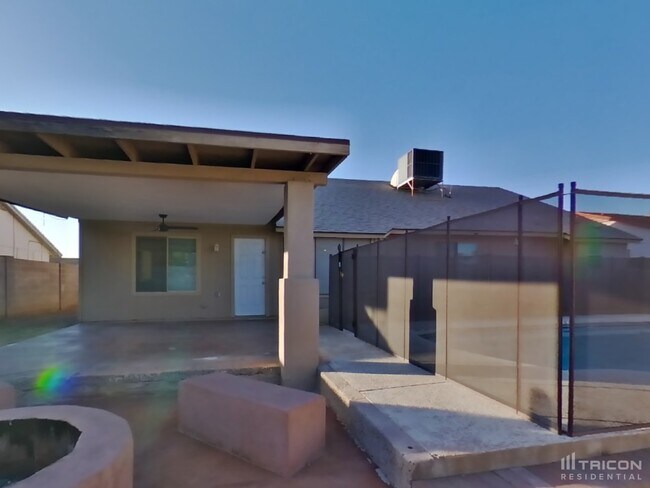 Building Photo - 669 W Barrow Dr