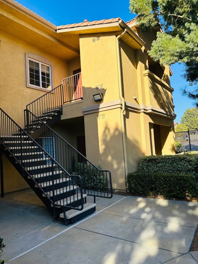 Building Photo - 2 Bed 2 Bath Condo for Rent in Murrieta