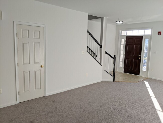 Building Photo - Renovated (upper level) two story condo in Ballenger Creek available mid August!