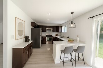 Building Photo - 2405 Mastin Lk Rd NW