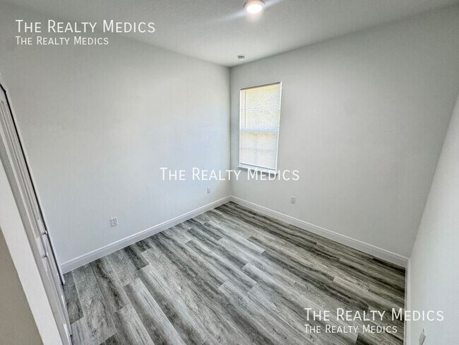 Building Photo - 310 Dogfish Way