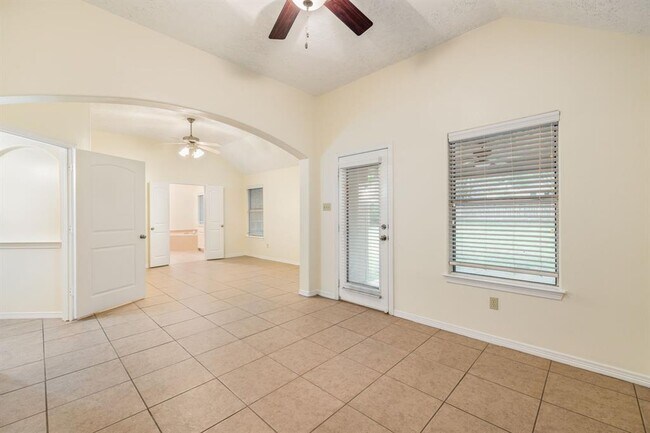 Building Photo - 10459 Parkside Dr