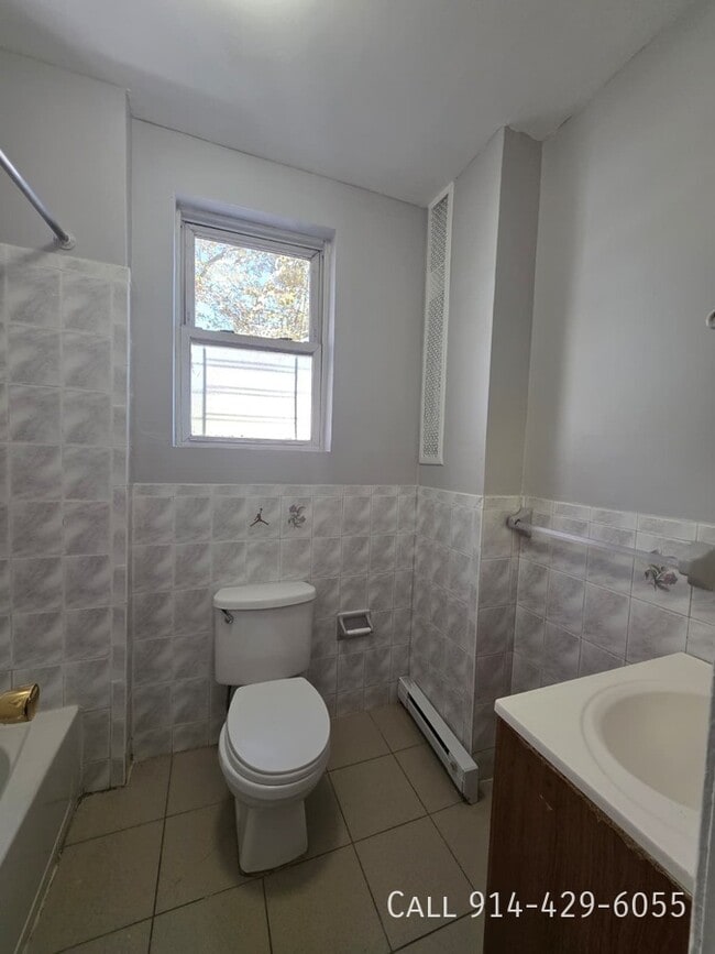 Building Photo - 139 W Sandford Blvd