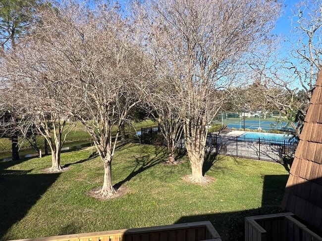 Building Photo - Two-Bedroom 2 story townhome- Prime location off Conroy near Millenia!!