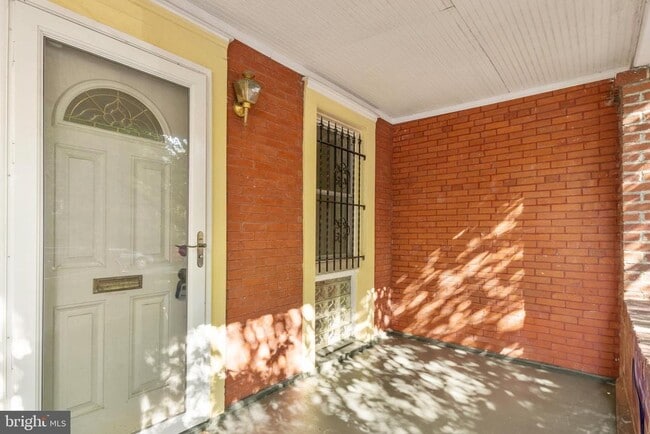 Building Photo - 925 S 46th St