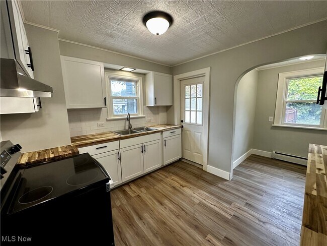 Building Photo - 2231 13th St SW