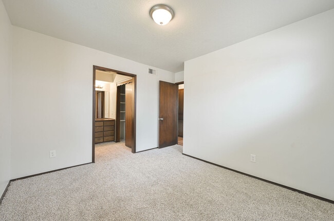 Building Photo - 1401 SW 60th St