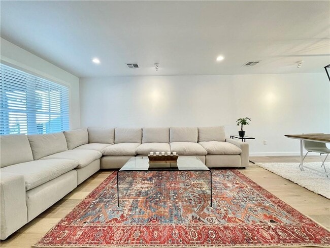 Building Photo - Charming 3-Bed Oasis in Central OKC