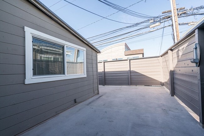 Building Photo - 1114 W Balboa Blvd