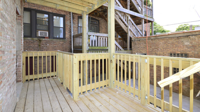 Building Photo - 4906 N Rockwell St