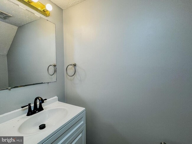 Building Photo - 4 Milstone Ct