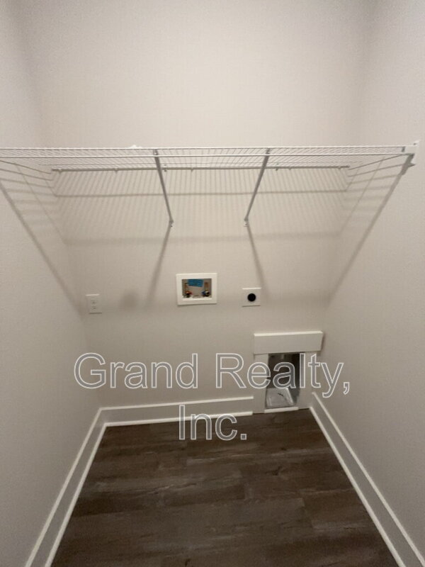 Building Photo - 5823 Sargassum Ln