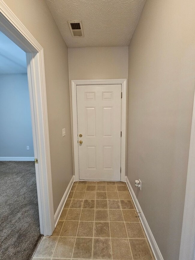Building Photo - Fountain Pointe 3 bed 2 bath
