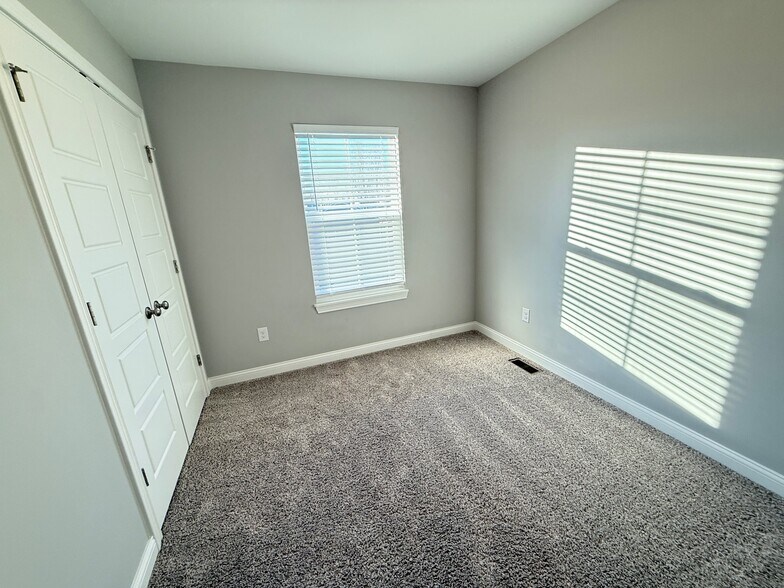 Building Photo - 3920 Dunbar Ave