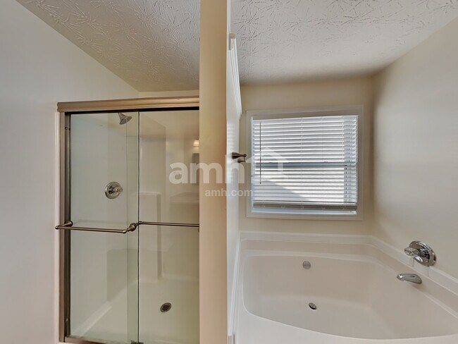 Building Photo - 908 Gardenia Curve